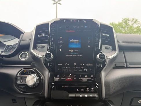 Used 2023 RAM 1500 Laramie AWD/4WD image 15