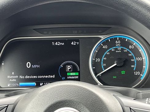 Used 2025 Nissan Leaf S image 19