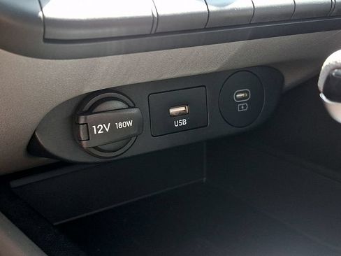 Used 2025 Hyundai Elantra SE FWD image 24
