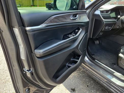 Used 2022 Jeep Grand Cherokee Overland AWD/4WD image 7