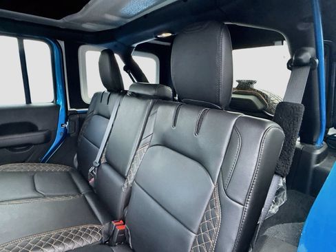 Used 2023 Jeep Wrangler Unlimited Sahara AWD/4WD image 31