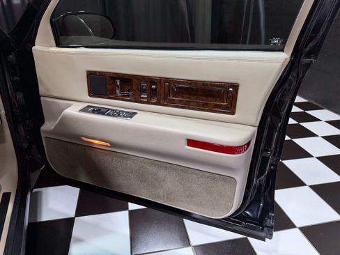 Used 1995 Cadillac Fleetwood Brougham RWD image 35