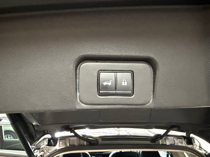 Used 2025 Nissan Rogue SV AWD/4WD image 29