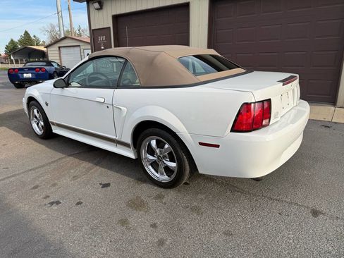 Used 2004 Ford Mustang Deluxe Convertible image 6