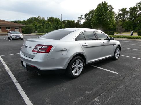 Used 2017 Ford Taurus SE FWD image 5