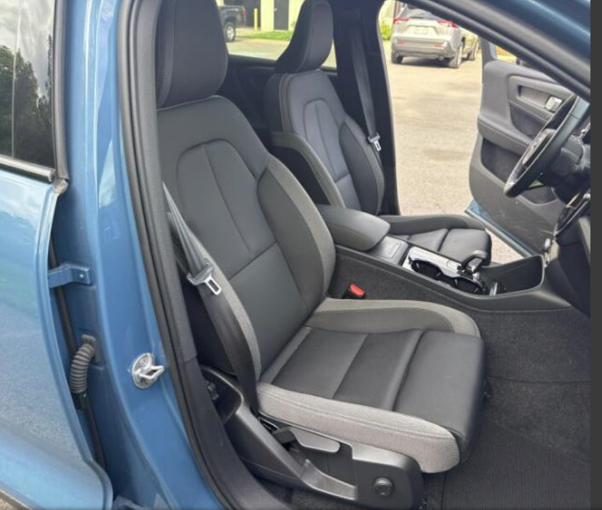 Used 2023 Volvo C40 Recharge Core AWD/4WD image 14