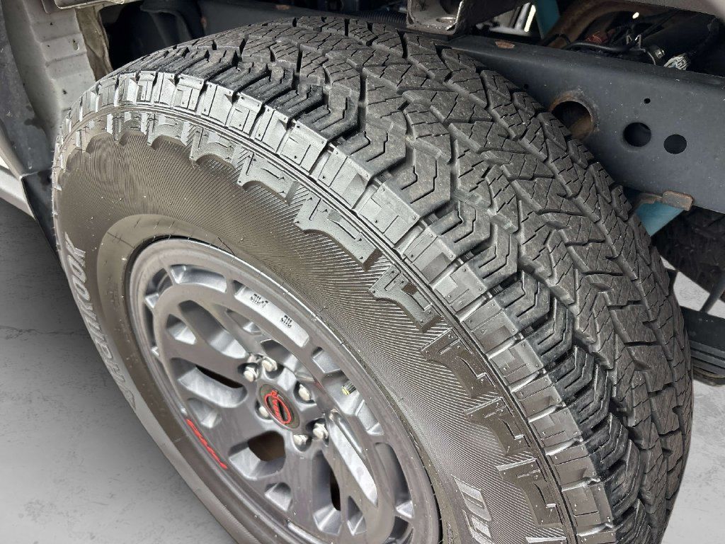 Certified 2025 Nissan Frontier PRO-4X w/ Pro Convenience Package AWD/4WD image 12