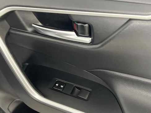 Used 2020 Toyota RAV4 XLE w/ Convenience Package FWD image 32