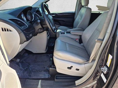 Used 2012 Chrysler Town & Country Touring-L w/ Entertainment Group #2 FWD image 15