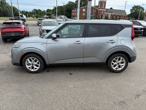Certified 2022 Kia Soul LX w/ Technology Package FWD image 5