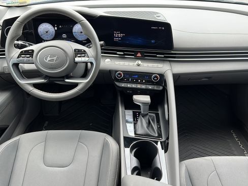 Certified 2025 Hyundai Elantra SEL FWD image 10
