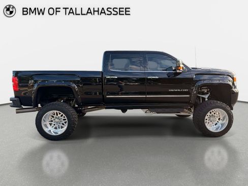 Used 2017 GMC Sierra 2500 Denali w/ Duramax Plus Package image 4