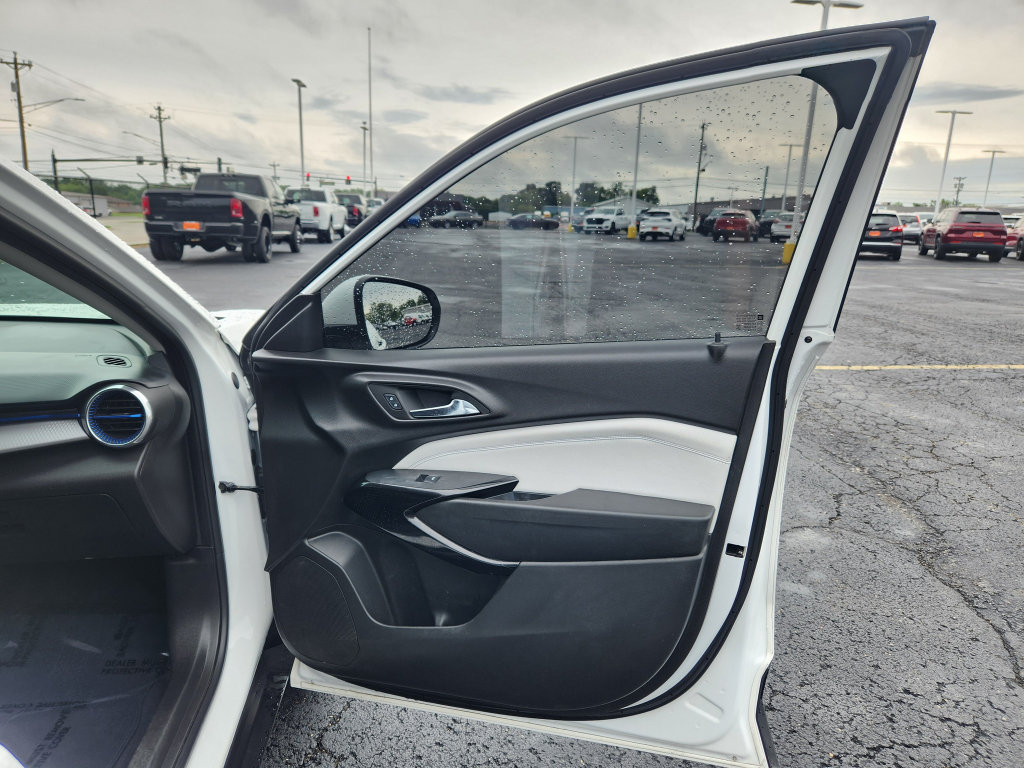 Used 2024 Chevrolet Trax LT FWD image 35