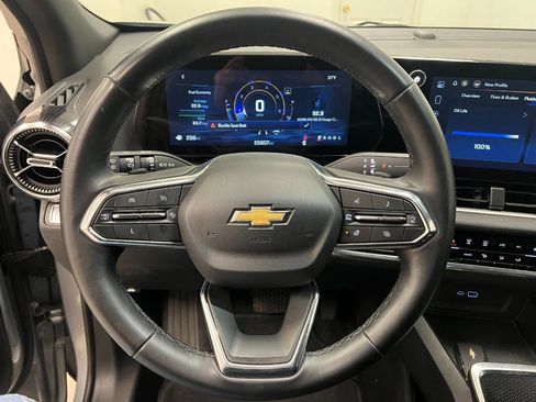 Used 2025 Chevrolet Equinox LT image 41