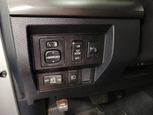 Used 2019 Toyota Tundra SR5 w/ SR5 Upgrade Package AWD/4WD image 29