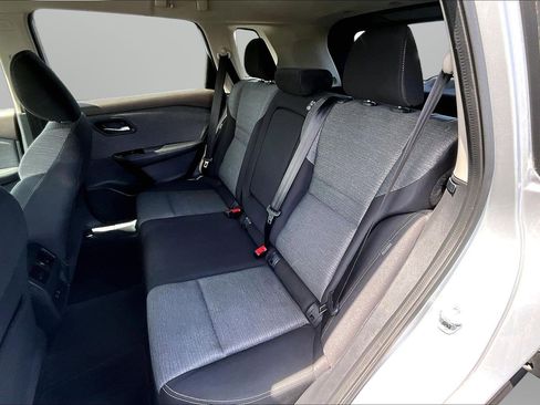 Used 2022 Nissan Rogue SV AWD/4WD image 18