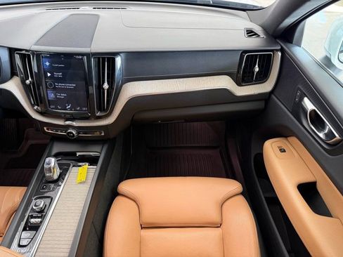 Used 2018 Volvo XC60 T8 Inscription w/ Vision Package image 19