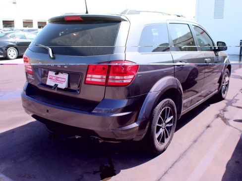 Used 2018 Dodge Journey SE w/ Connectivity Group FWD image 10