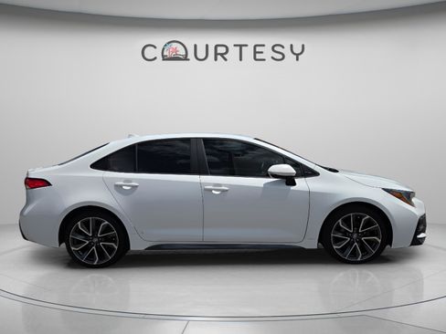 Used 2021 Toyota Corolla SE FWD image 6