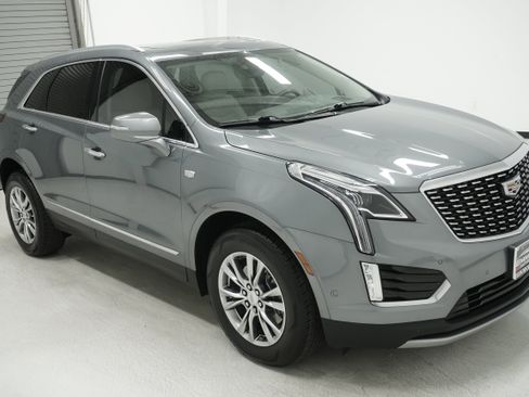 Used 2021 Cadillac XT5 Premium Luxury FWD image 3