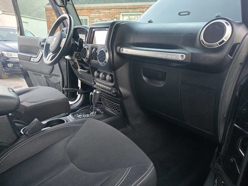 Used 2018 Jeep Wrangler Unlimited Sahara image 21