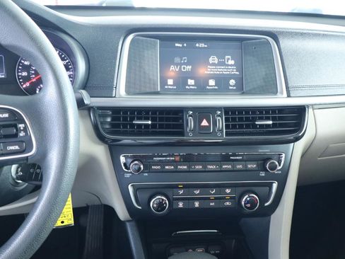 Used 2018 Kia Optima LX FWD image 19