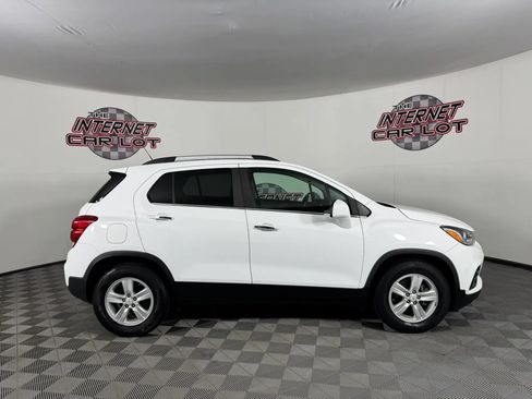 Used 2017 Chevrolet Trax LT w/ LT Convenience Package FWD image 8