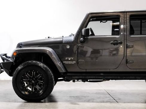 Used 2016 Jeep Wrangler Unlimited Sahara w/ Dual Top Group AWD/4WD image 20