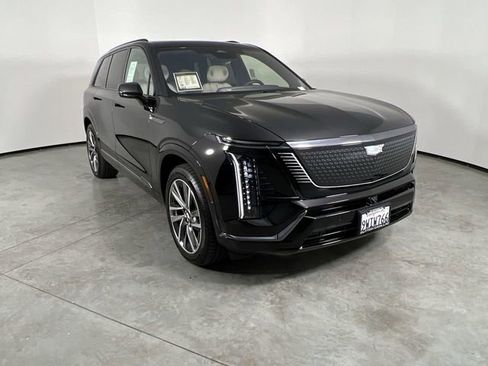 Used 2026 Cadillac Vistiq Sport image 2