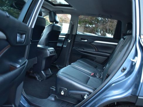 Used 2017 Toyota Highlander XLE w/ Protection Package #3 image 20