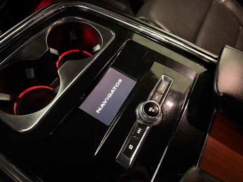 Used 2020 Lincoln Navigator Reserve AWD/4WD image 24