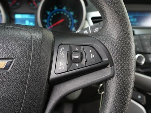 Used 2013 Chevrolet Cruze LS image 42