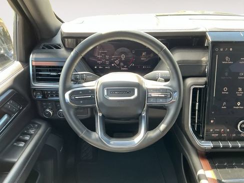 Used 2025 GMC Yukon Denali AWD/4WD image 10