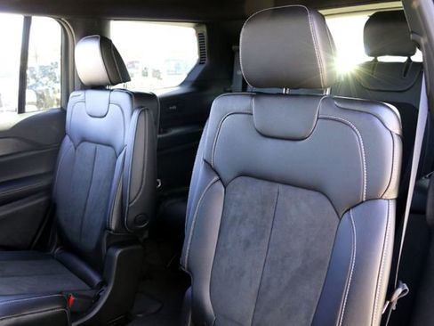 New 2025 Jeep Grand Cherokee L Laredo image 19