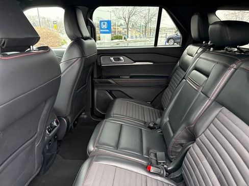 Used 2025 Ford Explorer ST-Line w/ ST-Line Street Pack image 19
