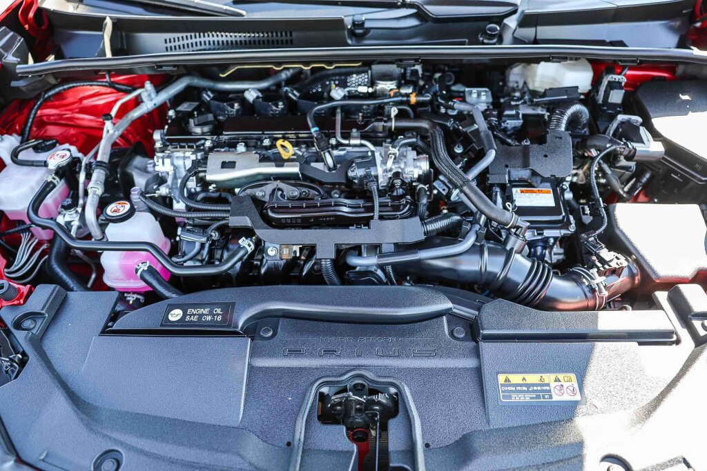 Certified 2025 Toyota Prius LE FWD image 14