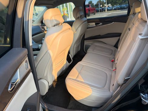Used 2017 Lincoln MKX Reserve w/ Luxury Package AWD/4WD image 10
