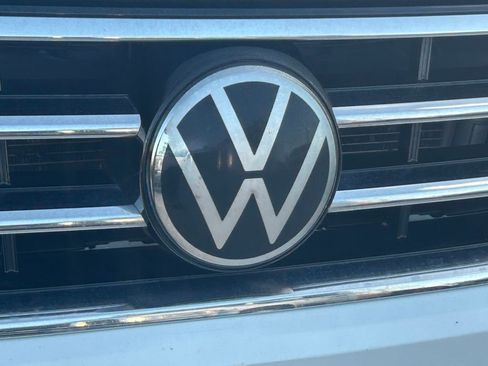 Used 2024 Volkswagen Tiguan SE image 12