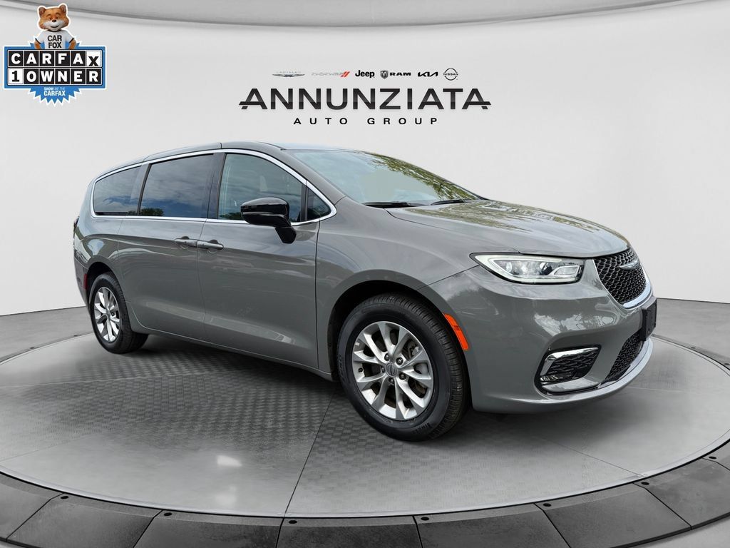 Used 2025 Chrysler Pacifica Select AWD/4WD image 7