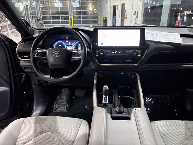 Used 2024 Toyota Grand Highlander AWD Hybrid image 29