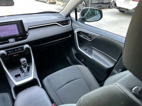 Used 2022 Toyota RAV4 LE image 19