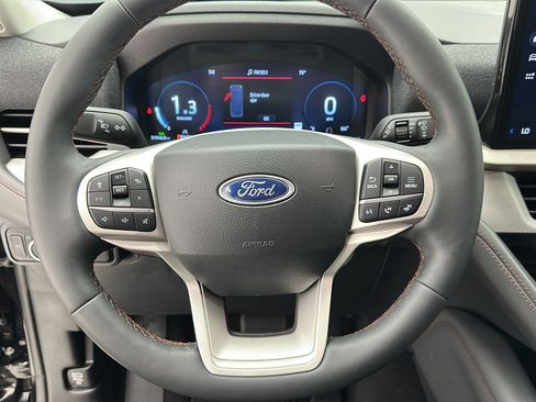 Used 2025 Ford Explorer Active w/ Active Comfort Package AWD/4WD image 14