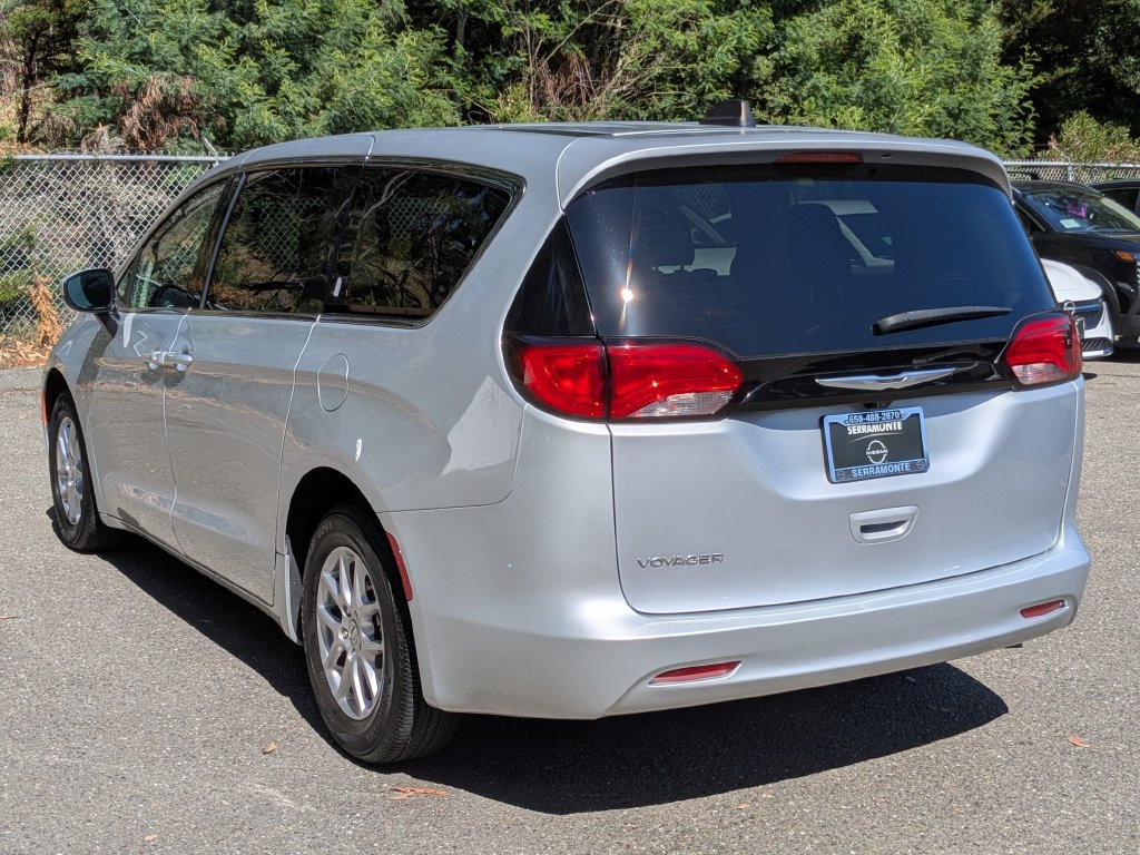 Used 2023 Chrysler Voyager LX FWD image 7