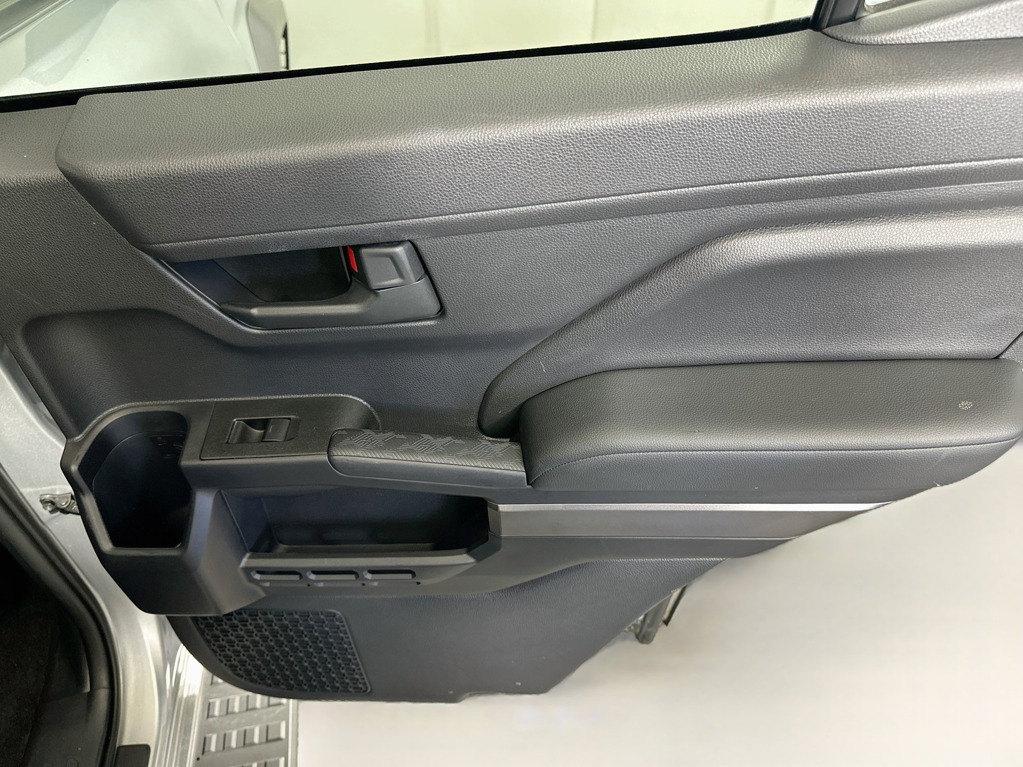 Used 2025 Toyota 4Runner SR5 AWD/4WD image 29