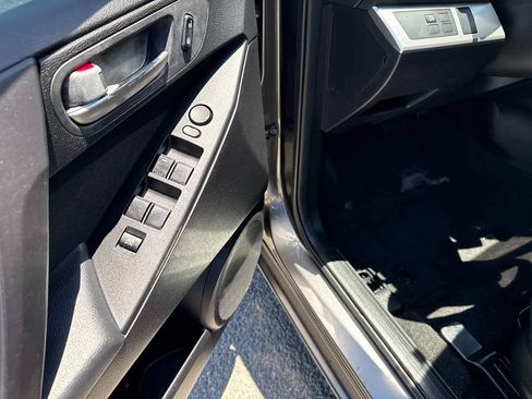 Used 2013 MAZDA MAZDA3 i Touring FWD image 11