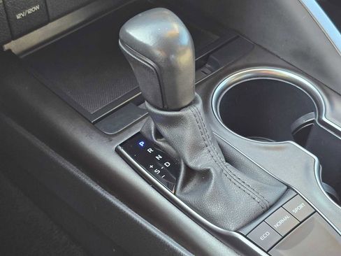 Used 2024 Toyota Camry SE image 35