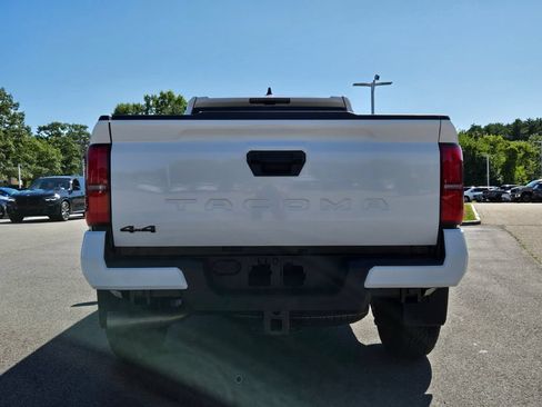Used 2025 Toyota Tacoma TRD Off-Road AWD/4WD image 4