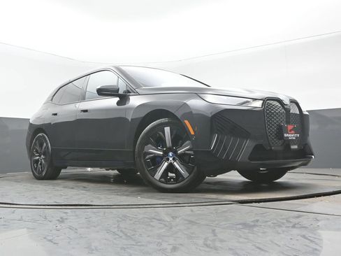 Used 2023 BMW iX xDrive50 w/ Sport Package image 29