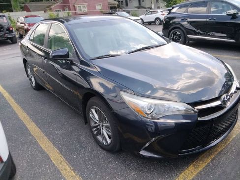 Used 2016 Toyota Camry SE w/ Protection Package (Q2) FWD image 2
