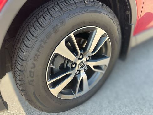Used 2017 Toyota RAV4 XLE AWD/4WD image 2